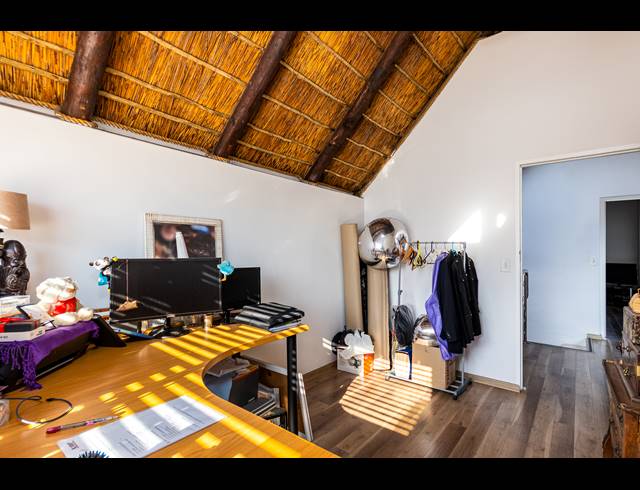 4 BEDROOM HOUSE FOR SALE IN WEST BEACH